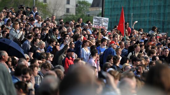 Opposition stages March of Millions rally in Moscow