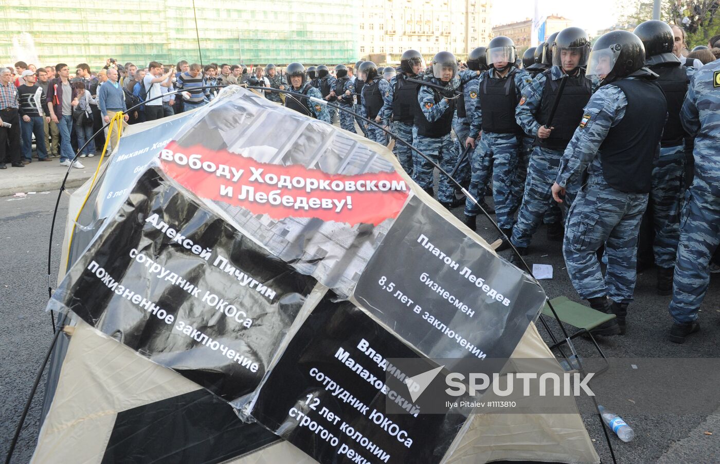 Police detain March of Millions rally participants in Moscow