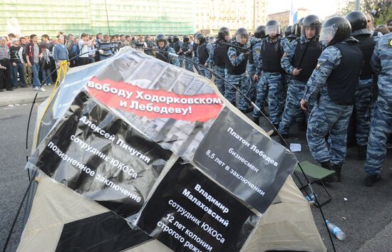 Police detain March of Millions rally participants in Moscow