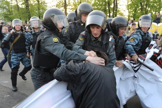 Police detain March of Millions rally participants in Moscow