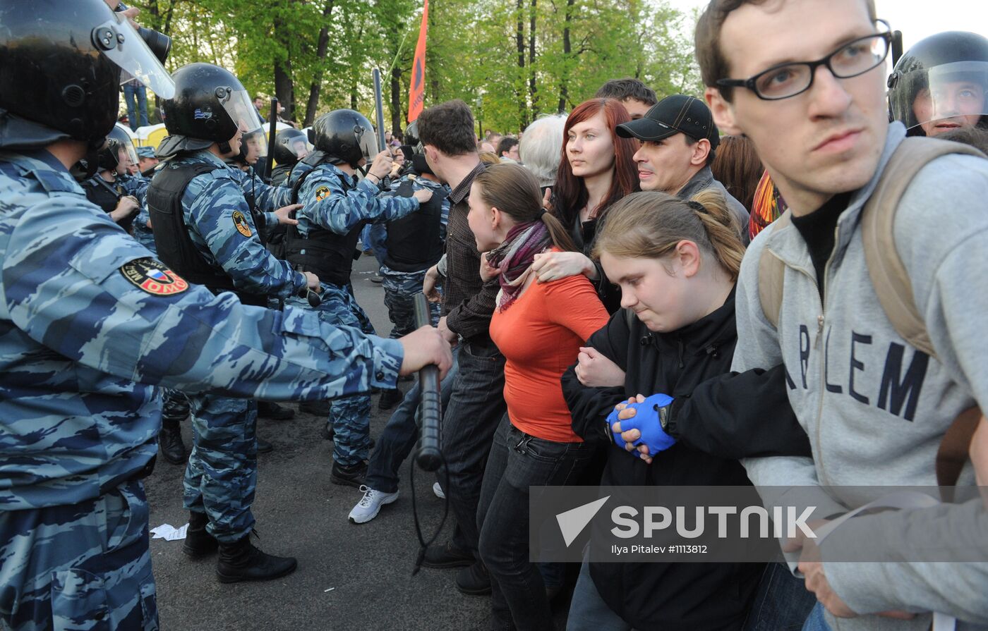 Police detain March of Millions participants in Moscow