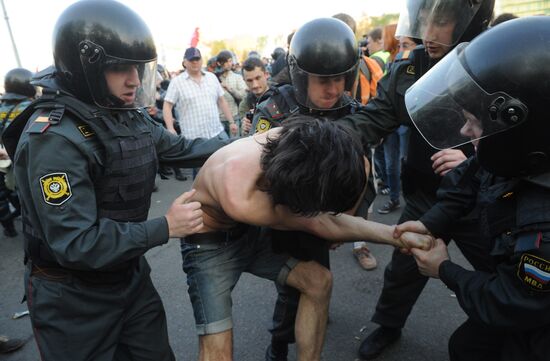 Police detain March of Millions rally participants in Moscow