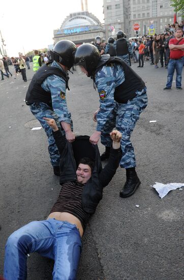 Police detain March of Millions rally participants in Moscow