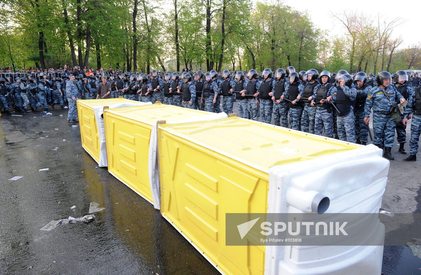 Police detain March of Millions rally participants in Moscow
