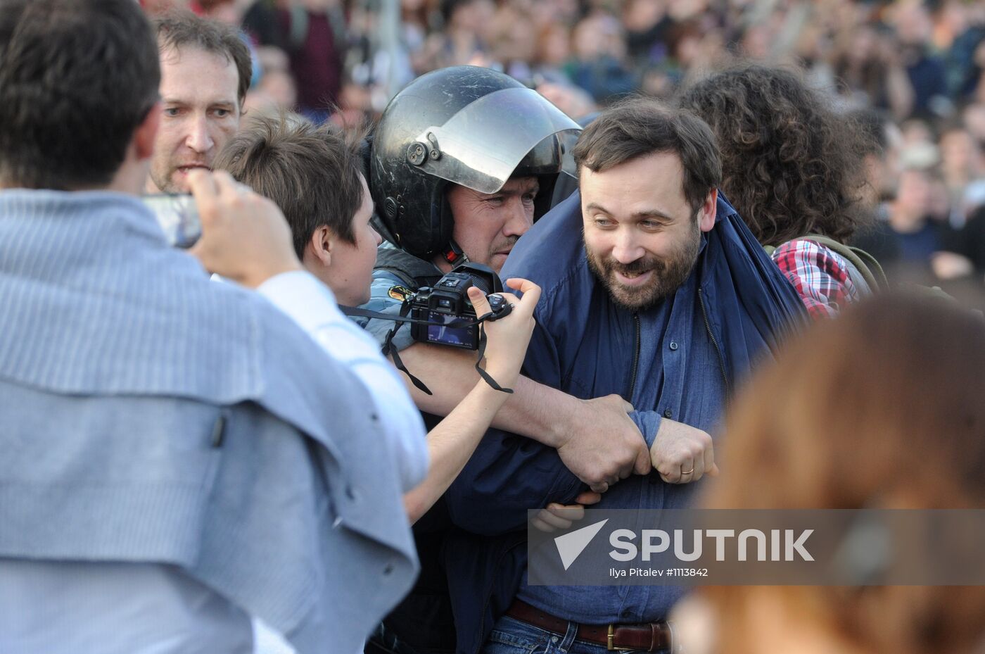 Police detain March of Millions rally participants in Moscow