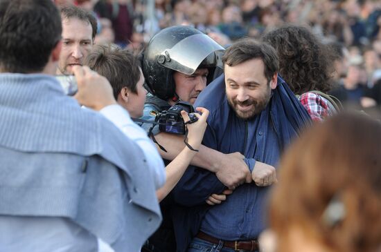 Police detain March of Millions rally participants in Moscow