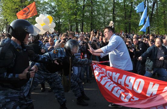 Police detain March of Millions participants in Moscow