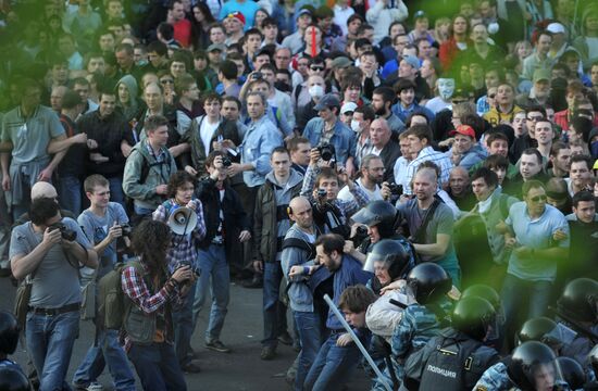 Police detain March of Millions rally participants in Moscow