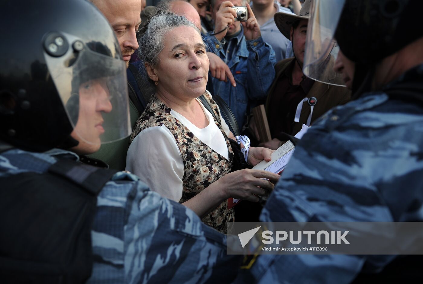 Police detain March of Millions participants in Moscow