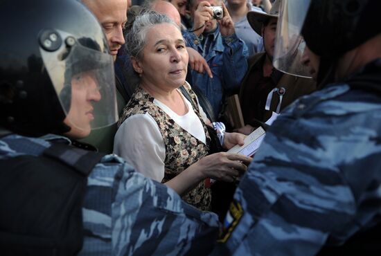 Police detain March of Millions participants in Moscow