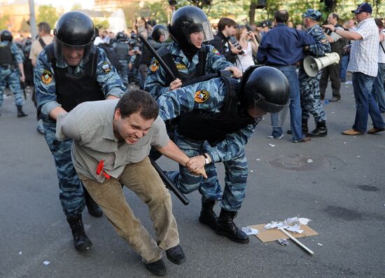 Opposition stages March of Millions rally in Moscow