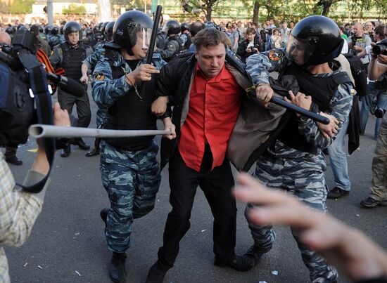 Opposition stages March of Millions rally in Moscow