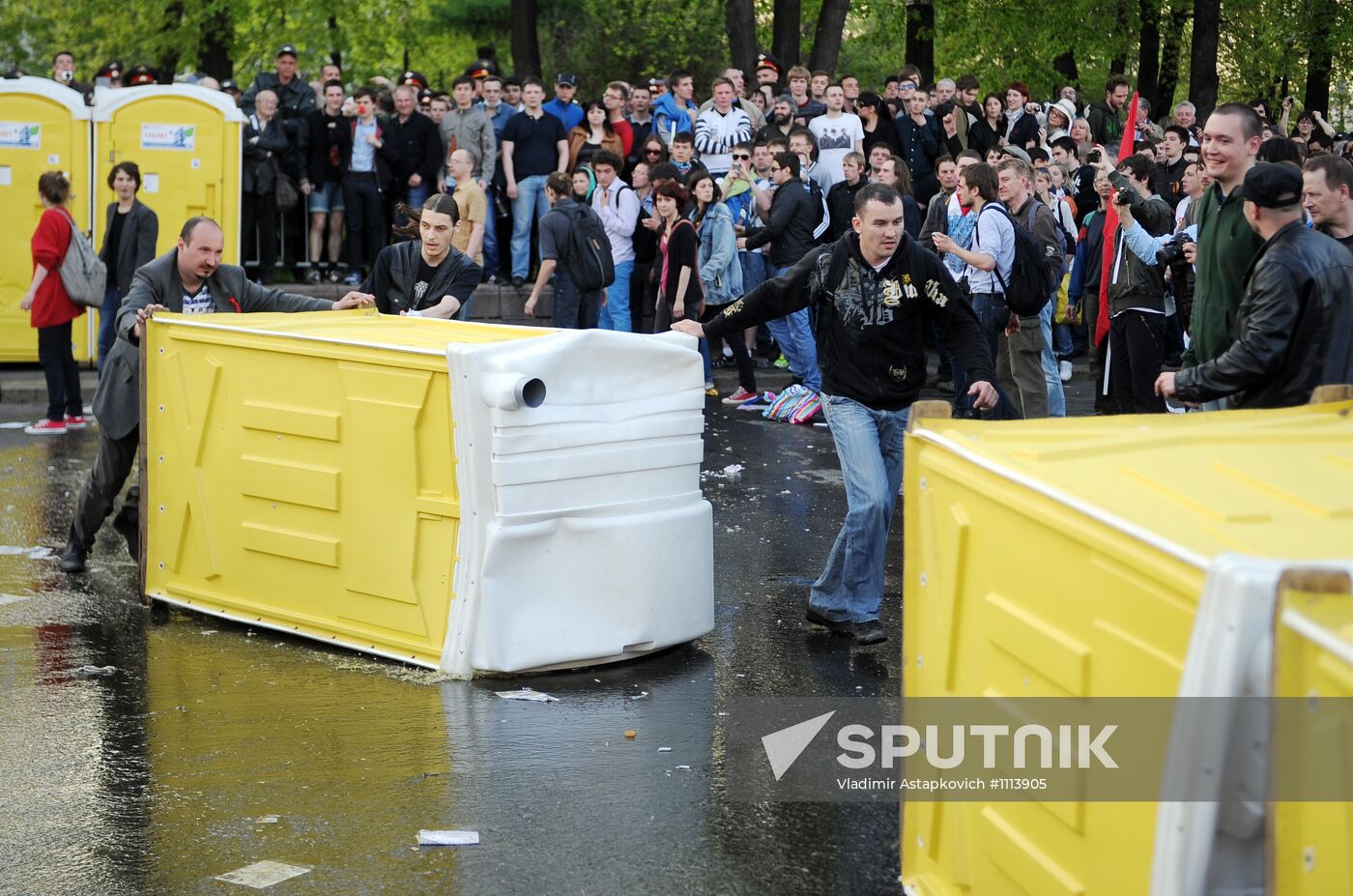 Police detain March of Millions rally participants in Moscow