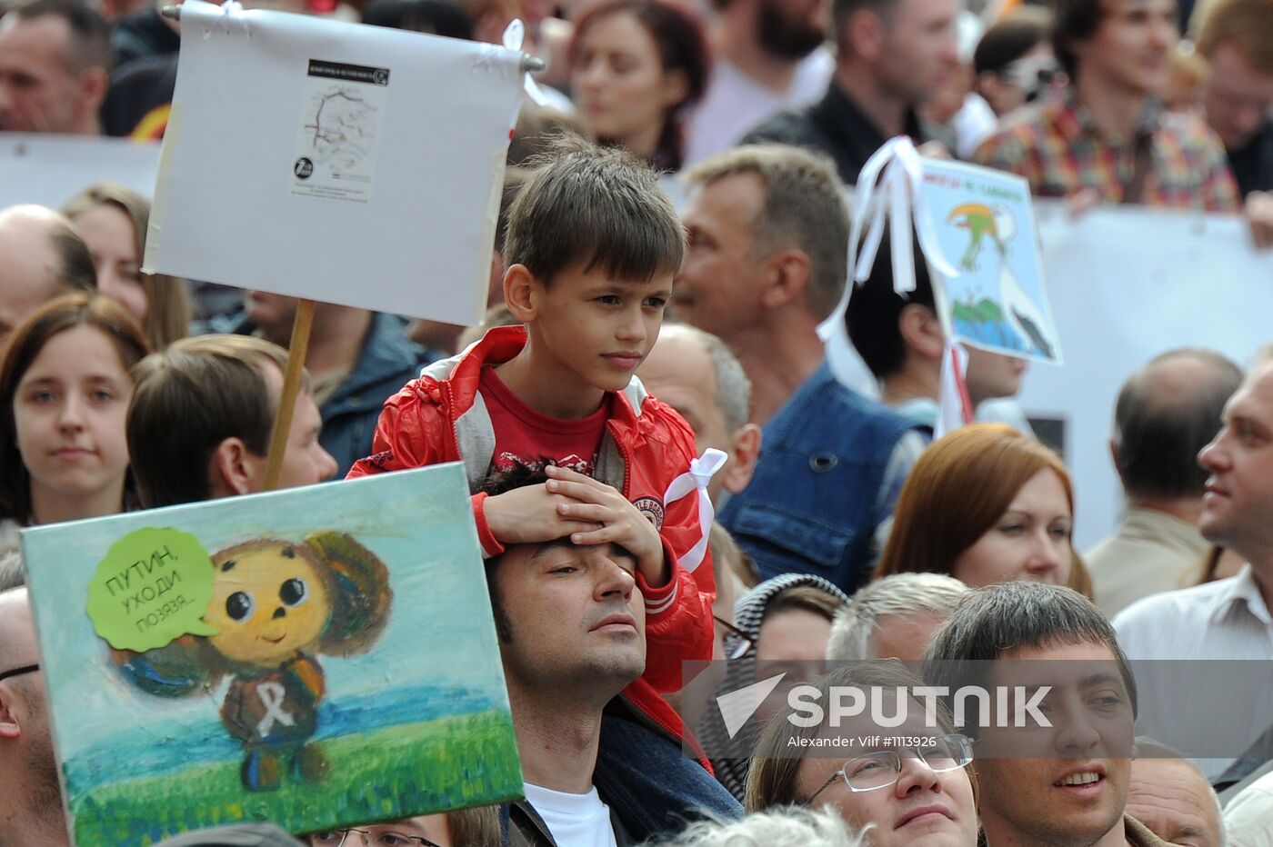 Opposition stages March of Millions rally in Moscow