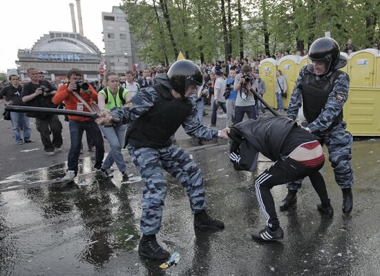 Police detain March of Millions rally participants in Moscow