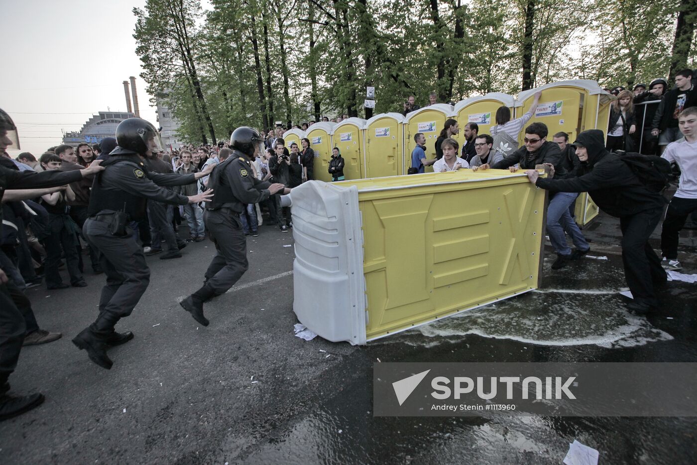 Police detain March of Millions rally participants in Moscow