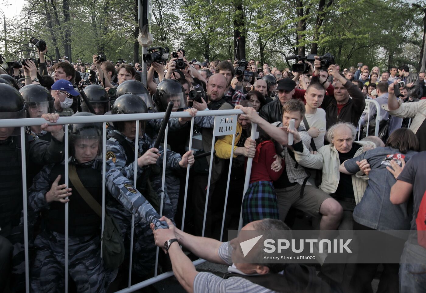Police detain March of Millions participants in Moscow