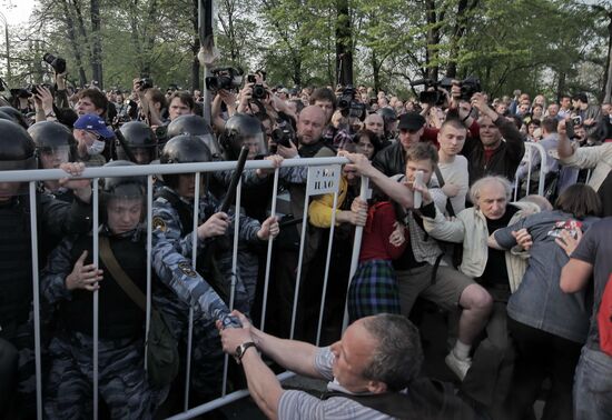 Police detain March of Millions participants in Moscow