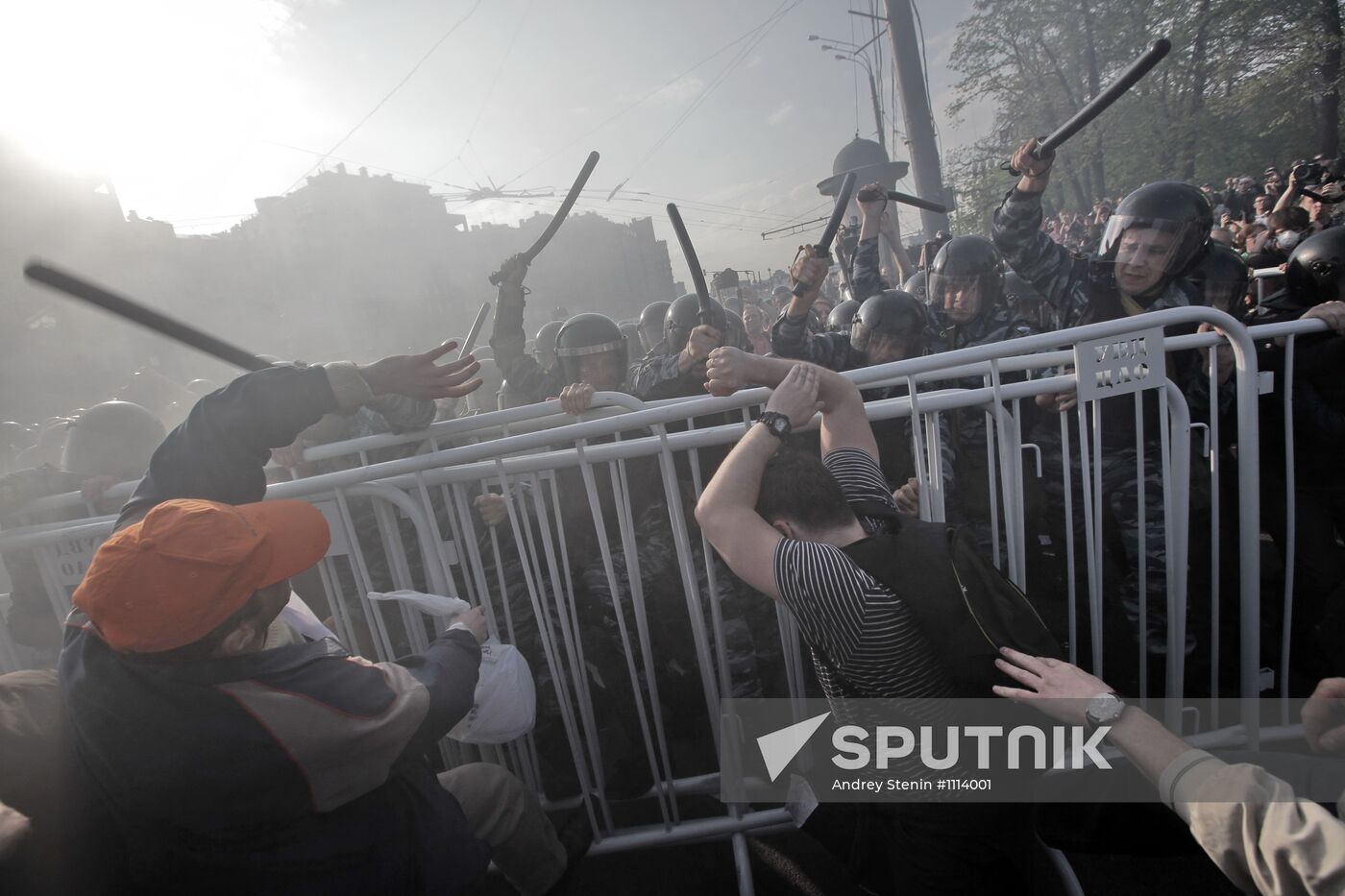 Police detain March of Millions participants in Moscow