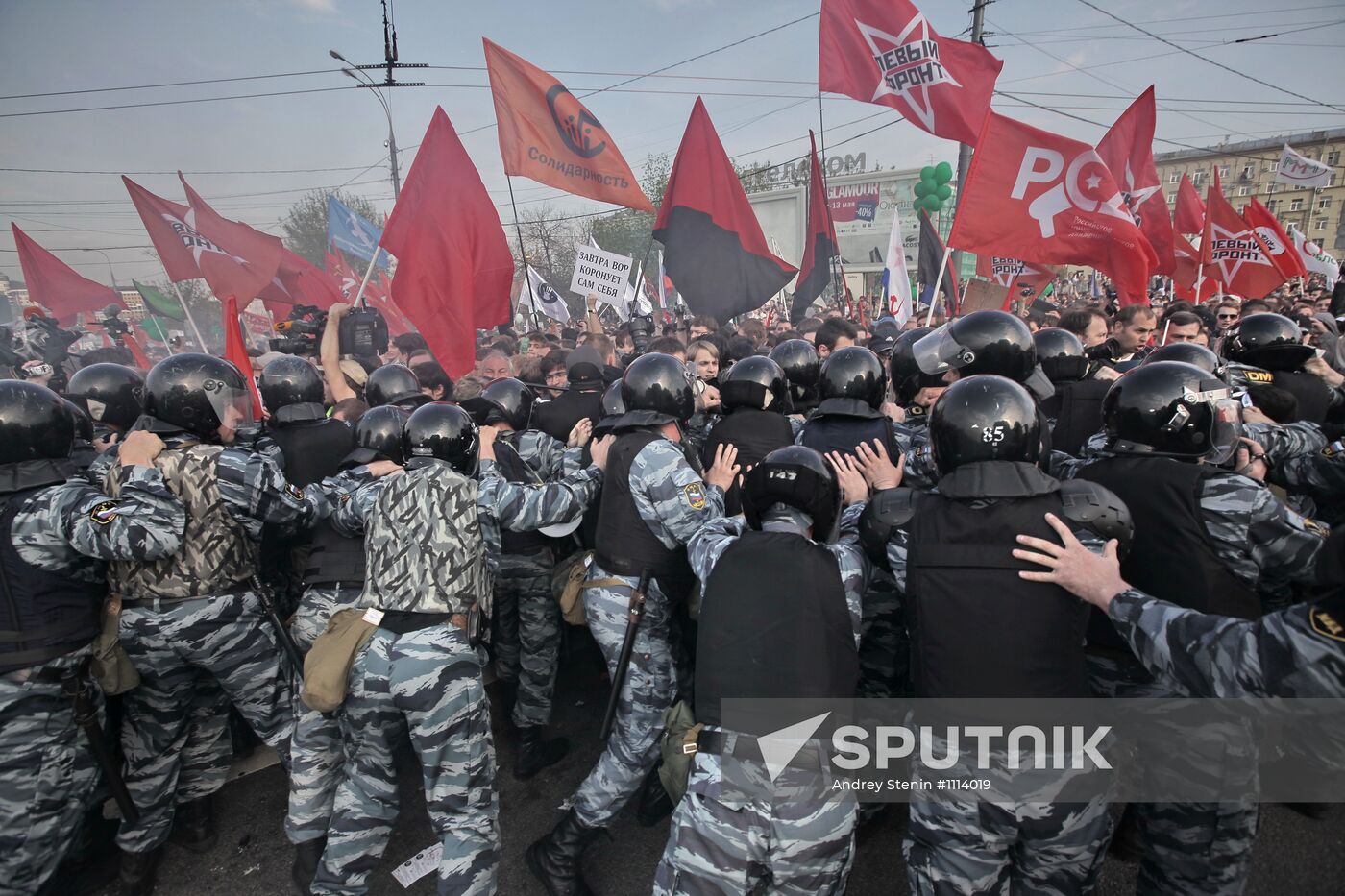 Police detain March of Millions participants in Moscow