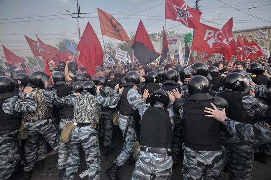 Police detain March of Millions participants in Moscow