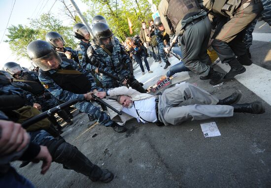 Police detain March of Millions rally participants in Moscow