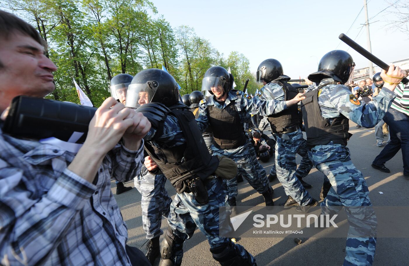 Police detain March of Millions rally participants in Moscow