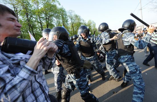 Police detain March of Millions rally participants in Moscow