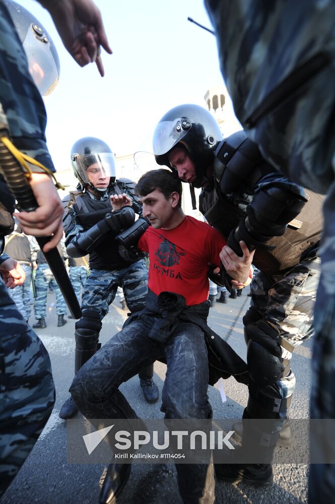 Police detain March of Millions rally participants in Moscow