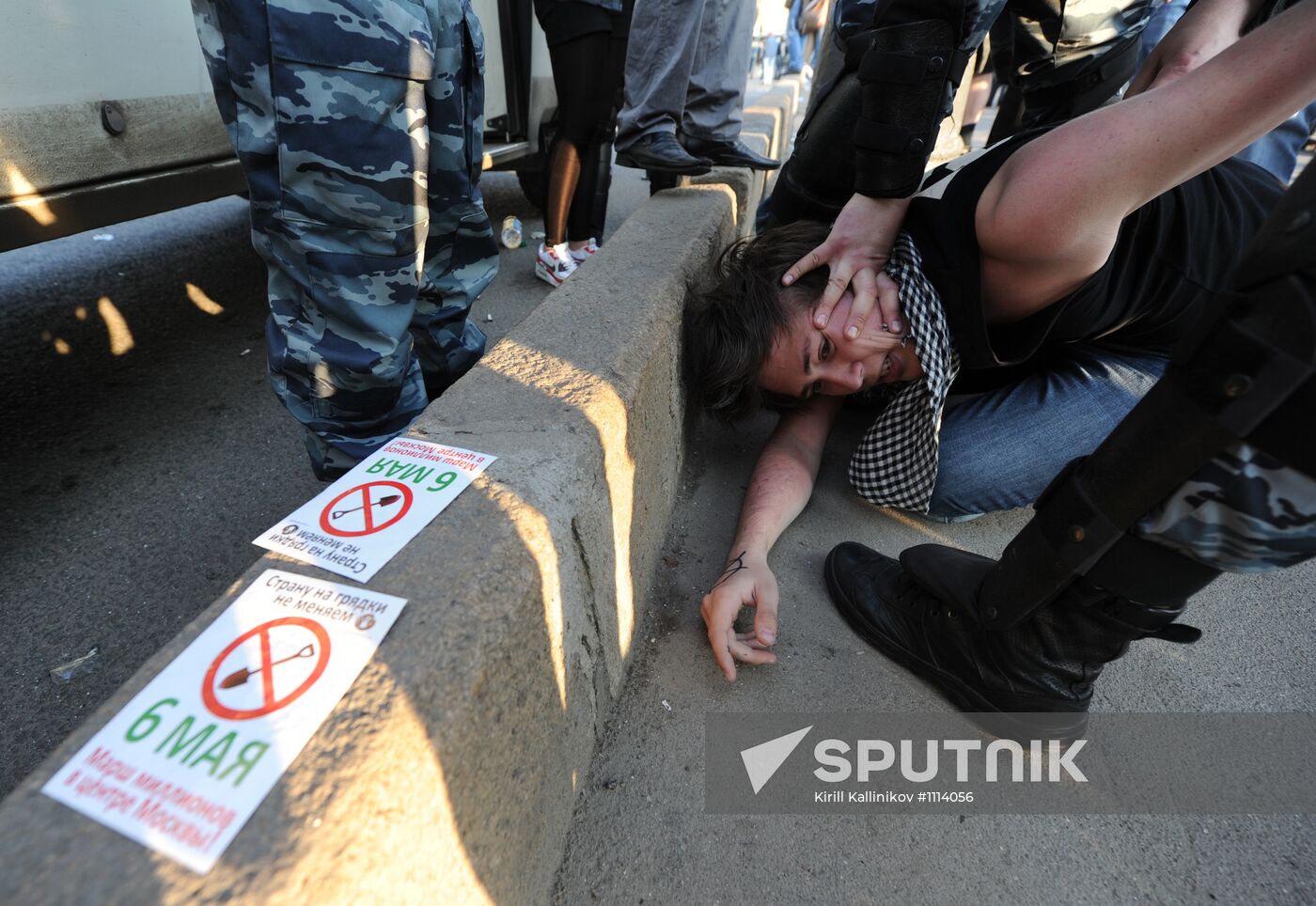 Detaining participants in March of Millions rally, Moscow