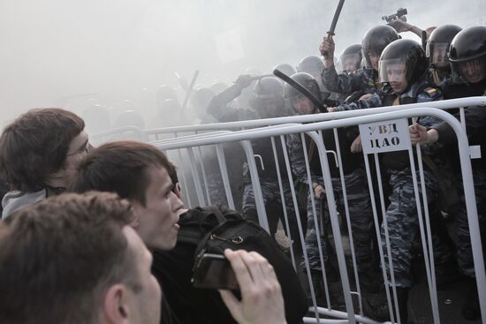Police detain March of Millions participants in Moscow
