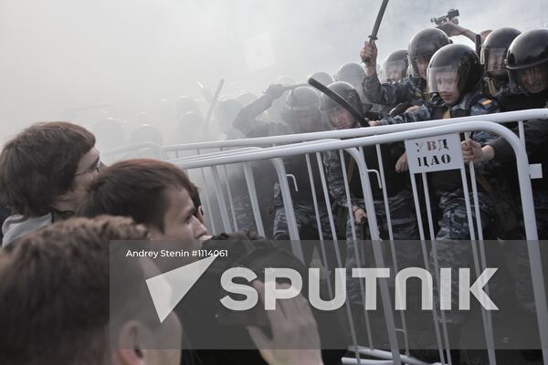 Police detain March of Millions participants in Moscow