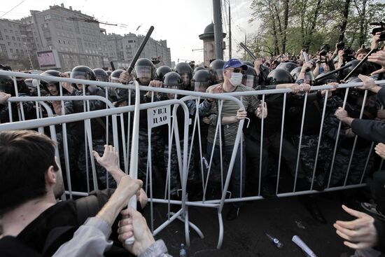 Police detain March of Millions participants in Moscow