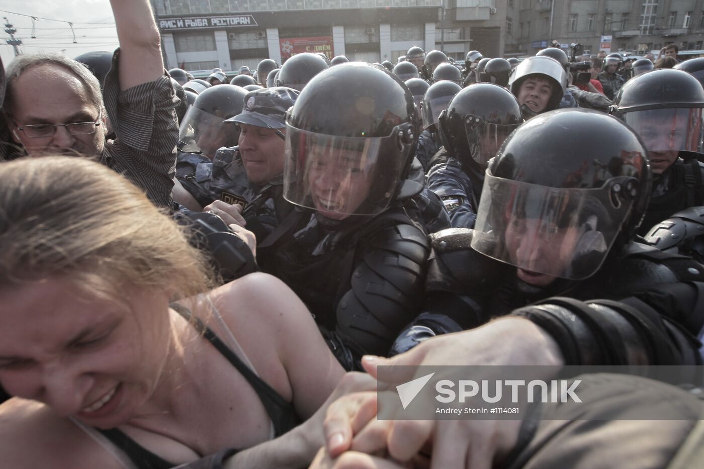 Police detain March of Millions rally participants in Moscow