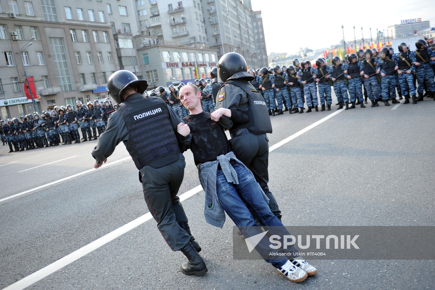 Police detain March of Millions rally participants in Moscow