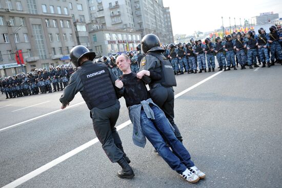 Police detain March of Millions rally participants in Moscow