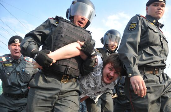 Police detain March of Millions rally participants in Moscow