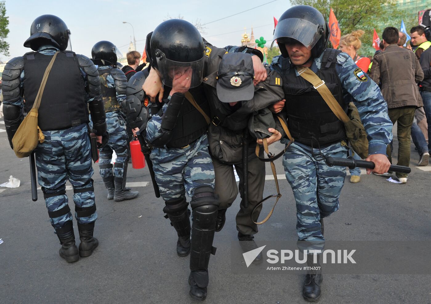 Police detain March of Millions rally participants in Moscow