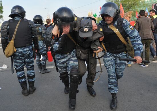Police detain March of Millions rally participants in Moscow