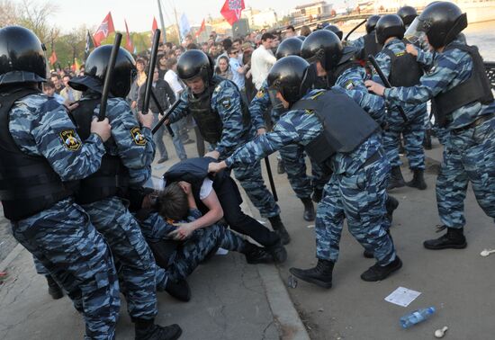 Police detain March of Millions rally participants in Moscow