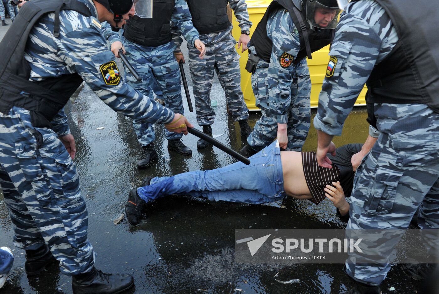 Police detain March of Millions rally participants in Moscow