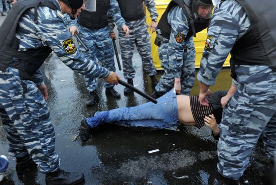 Police detain March of Millions rally participants in Moscow