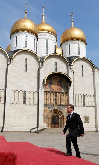 Dmitry Medvedev enters Grand Kremlin Palace