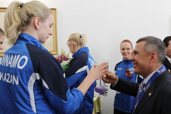 Players of VC Dinamo-Kazan received by Rustam Minnikhanov