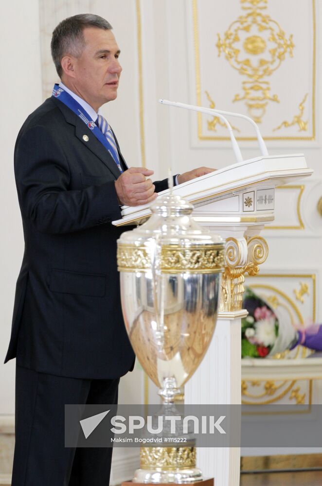 Players of VC Dinamo-Kazan received by Rustam Minnikhanov