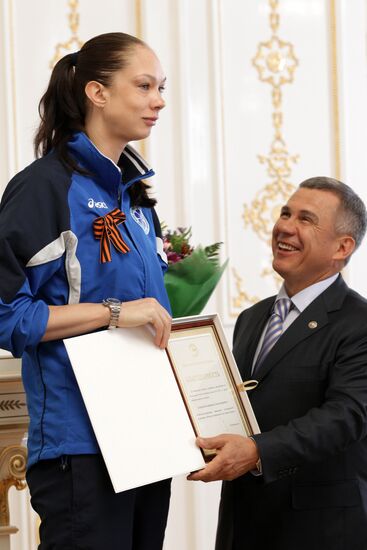 Players of VC Dinamo-Kazan received by Rustam Minnikhanov