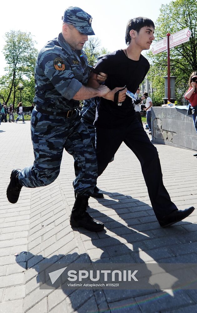 Police detain opposition rally participants on Kitay-gorod