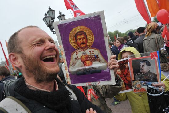 Opposition demonstrators hold rally on Pushkin Square