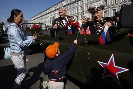 War veterans march along Nevsky Avenue