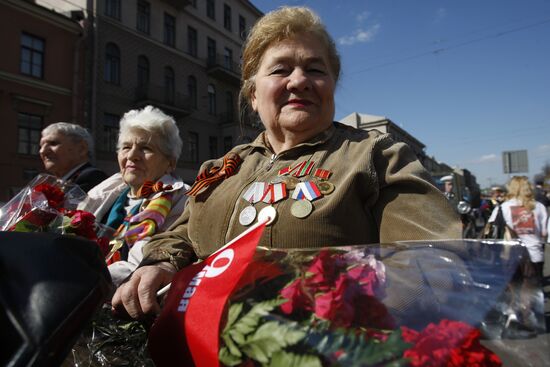War veterans march along Nevsky Avenue